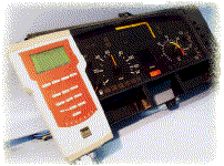 Der CAN-Analyser CANtrax im Einsatz an einem ACTROS-Display